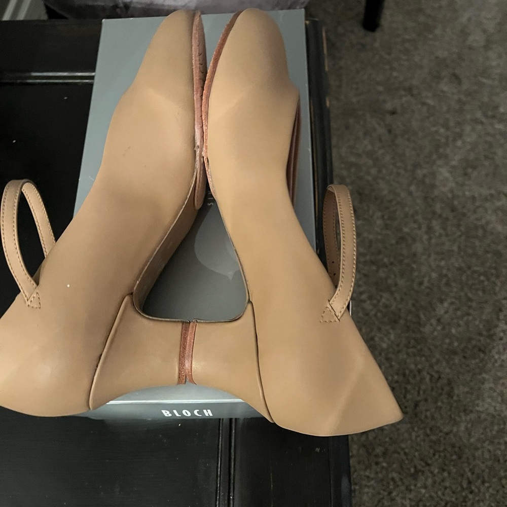 Bloch Tan Ladies Broadway-Lo Character Shoes. Size 9M. - Picture 2 of 8